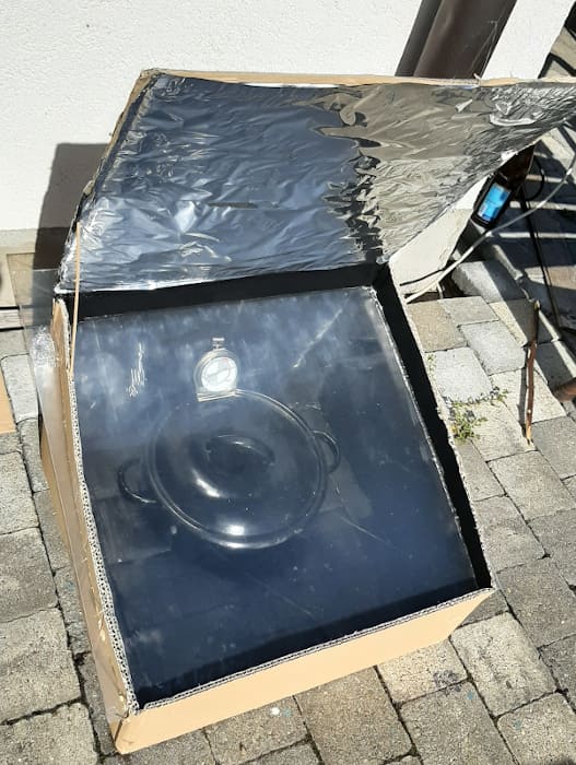 einfache Solar Kochkiste aus Pappe